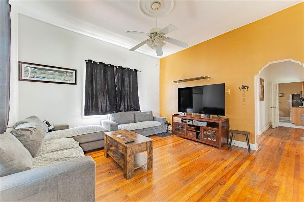 3321 W WOODLAWN AVENUE TAMPA, FL 33607