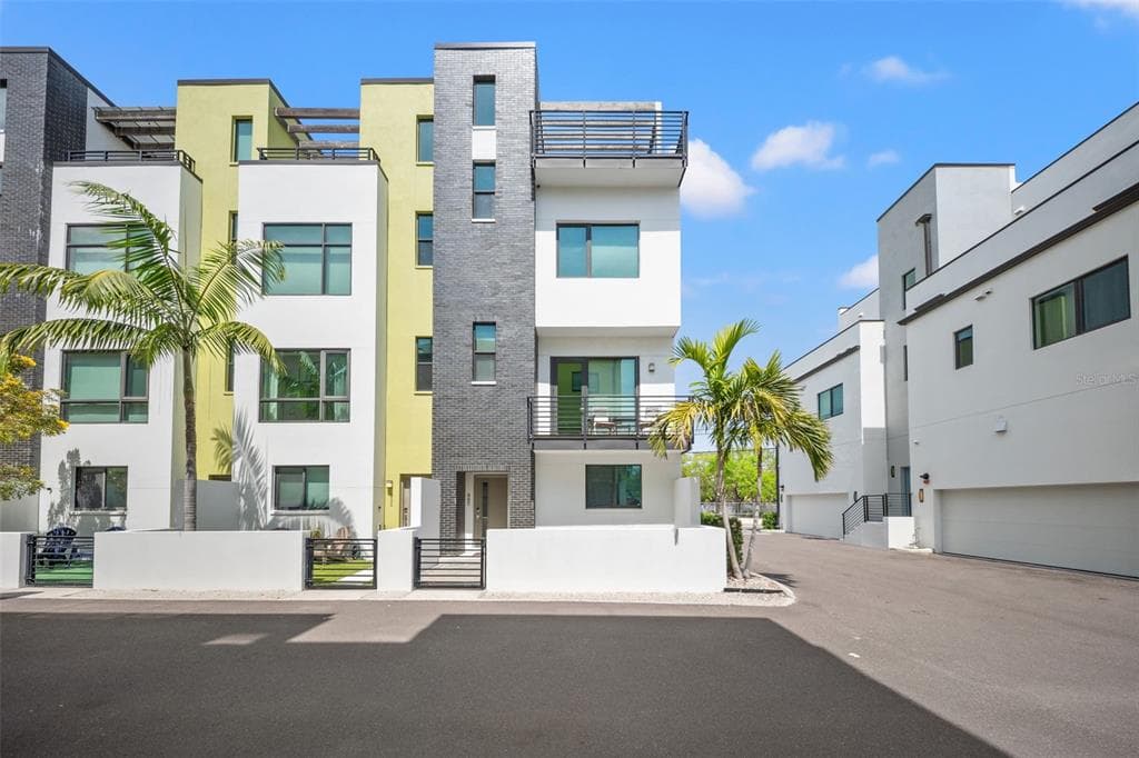 907 ARLINGTON AVENUE N ST PETERSBURG, FL 33705