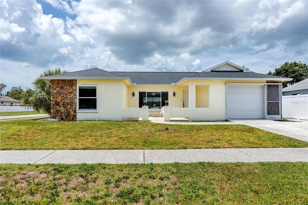 1225 GREENLEA DRIVE HOLIDAY, FL 34691