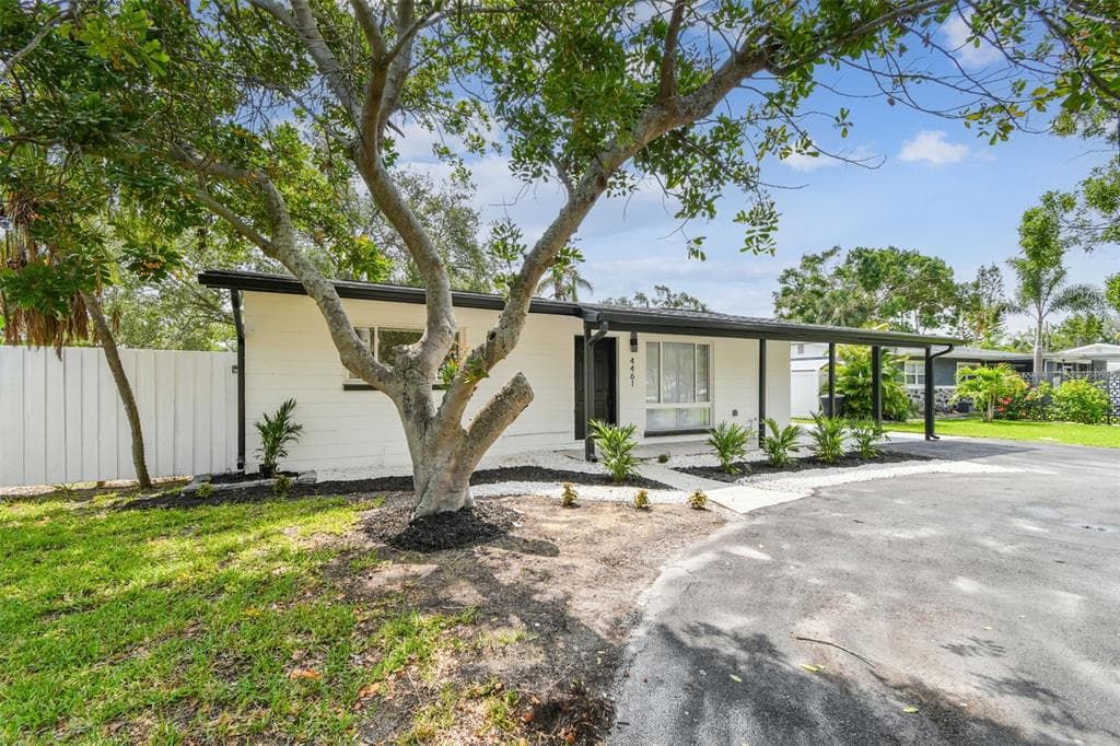 4461 SHORE ACRES BOULEVARD NE ST PETERSBURG, FL 33703