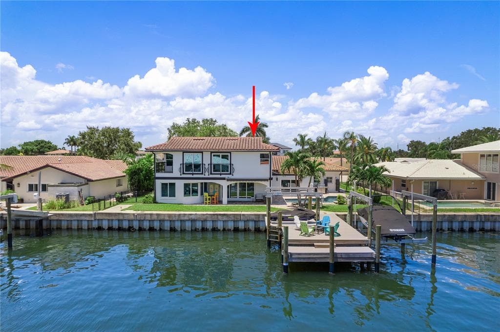 1946 ILLINOIS AVENUE NE ST PETERSBURG, FL 33703