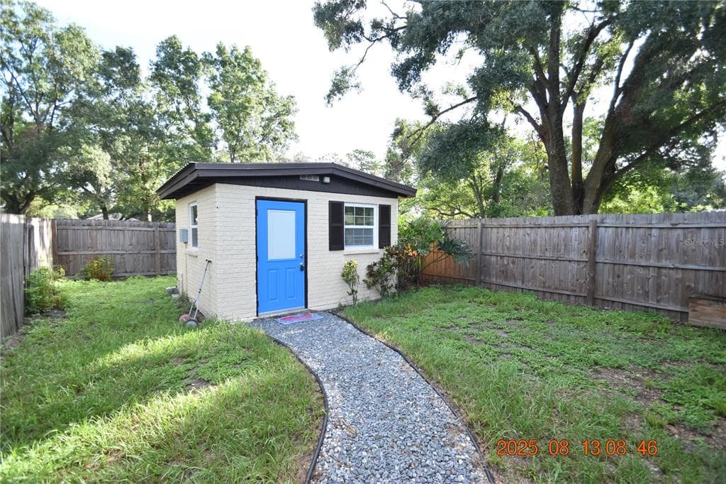 811 W 124TH AVENUE TAMPA, FL 33612