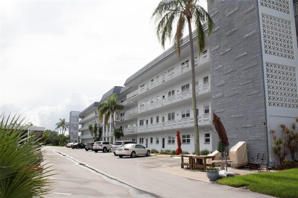 3018 59TH STREET S UNIT 309 GULFPORT, FL 33707
