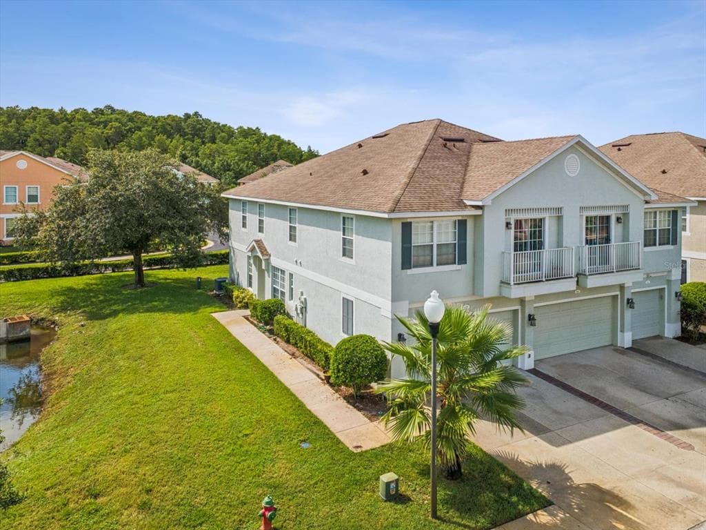 8548 SHALLOW CREEK COURT