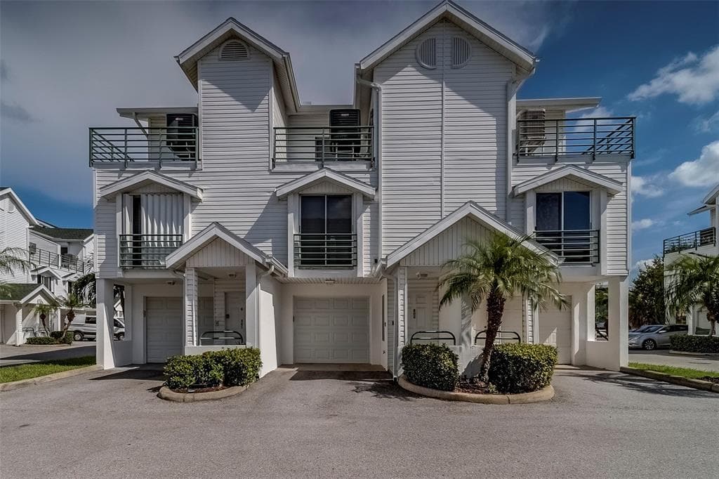 320 ISLAND WAY UNIT 402 CLEARWATER BEACH, FL 33767
