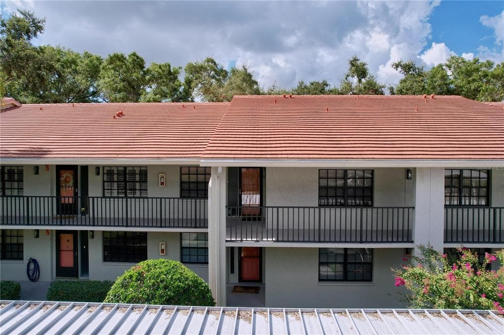 2020 LAKEVIEW DRIVE UNIT 203