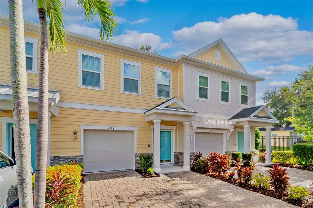 1223 SUNSET LANE