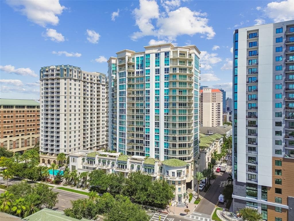 450 KNIGHTS RUN AVENUE UNIT 502 TAMPA, FL 33602