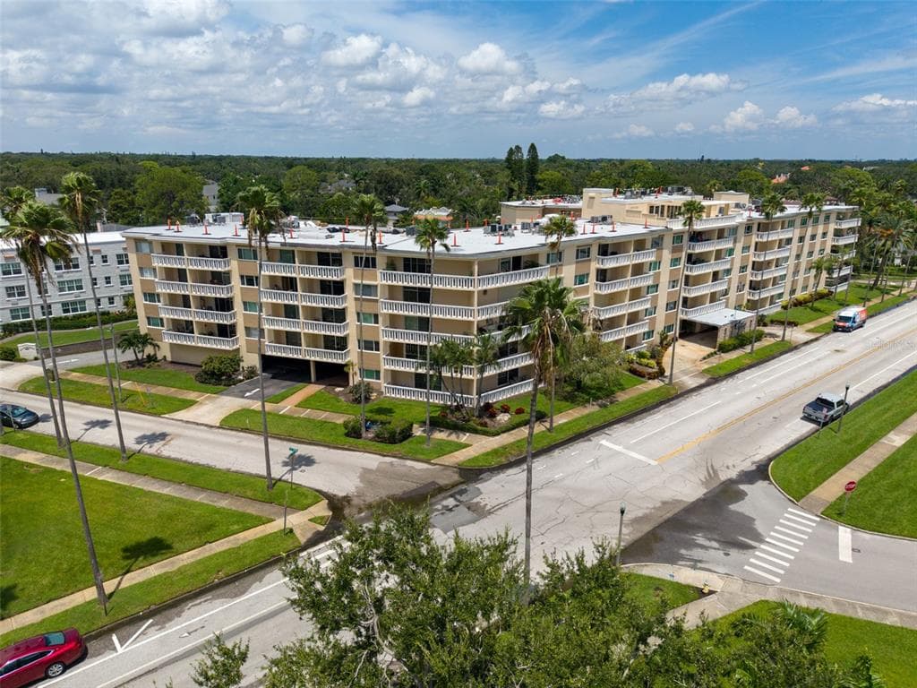 1200 N SHORE DRIVE NE UNIT 204 ST PETERSBURG, FL 33701