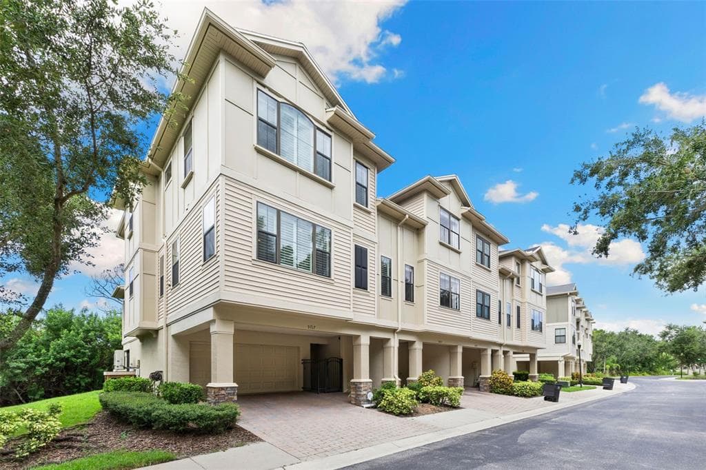 9717 BAY GROVE LANE TAMPA, FL 33615