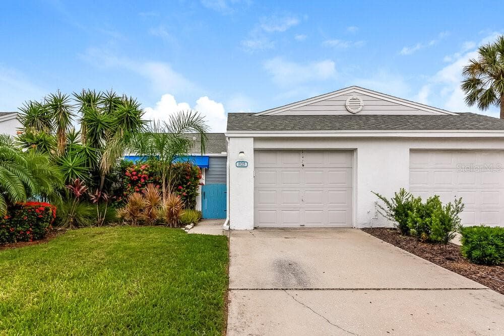 825 WATERSIDE LANE BRADENTON, FL 34209