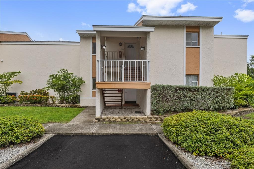 621 99TH AVENUE N UNIT 204 ST PETERSBURG, FL 33702