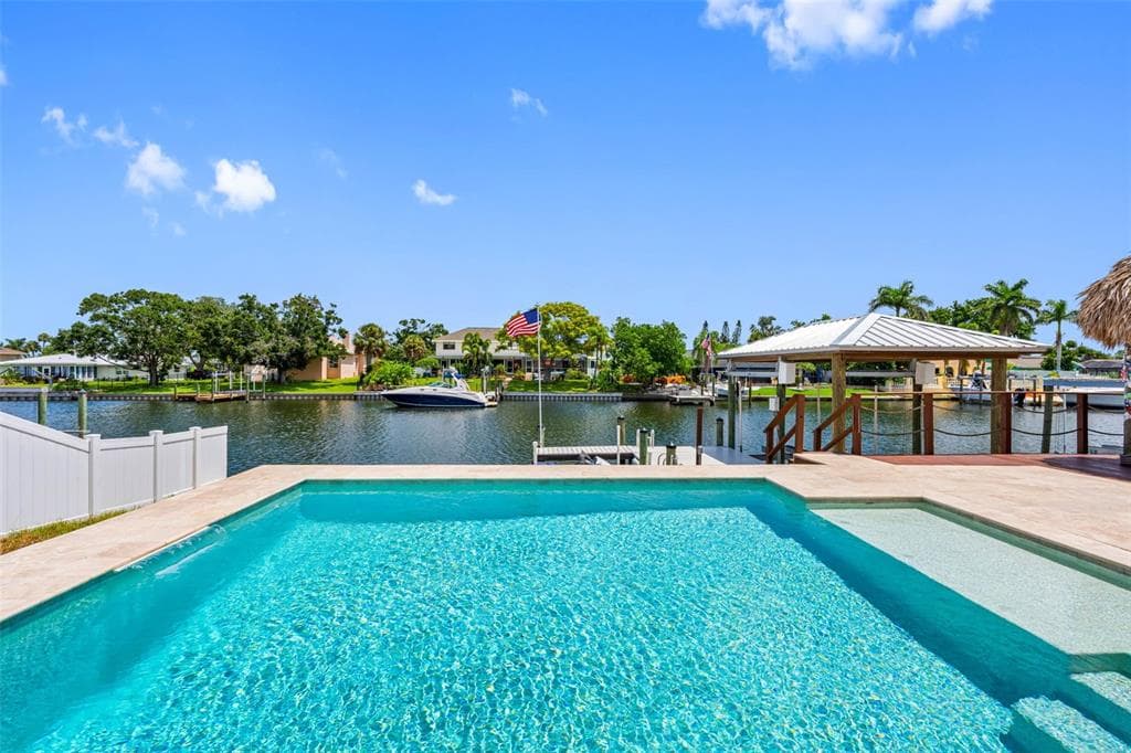 725 FLAMINGO DRIVE APOLLO BEACH, FL 33572