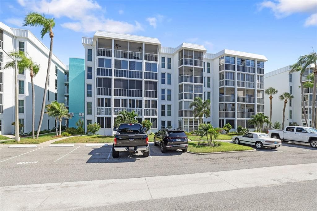 4902 38TH WAY S UNIT 309 ST PETERSBURG, FL 33711