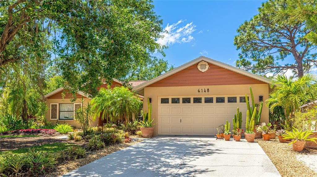 6148 BONAVENTURE COURT SARASOTA, FL 34243