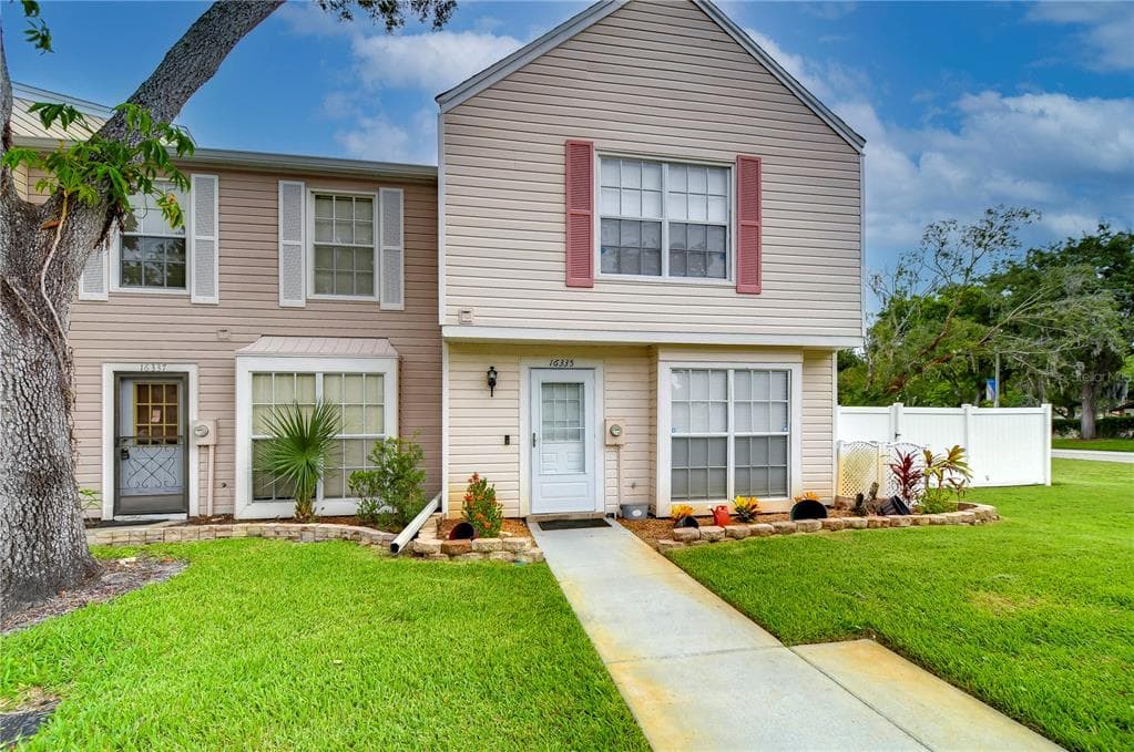 16335 RAMBLING VINE DRIVE W TAMPA, FL 33624