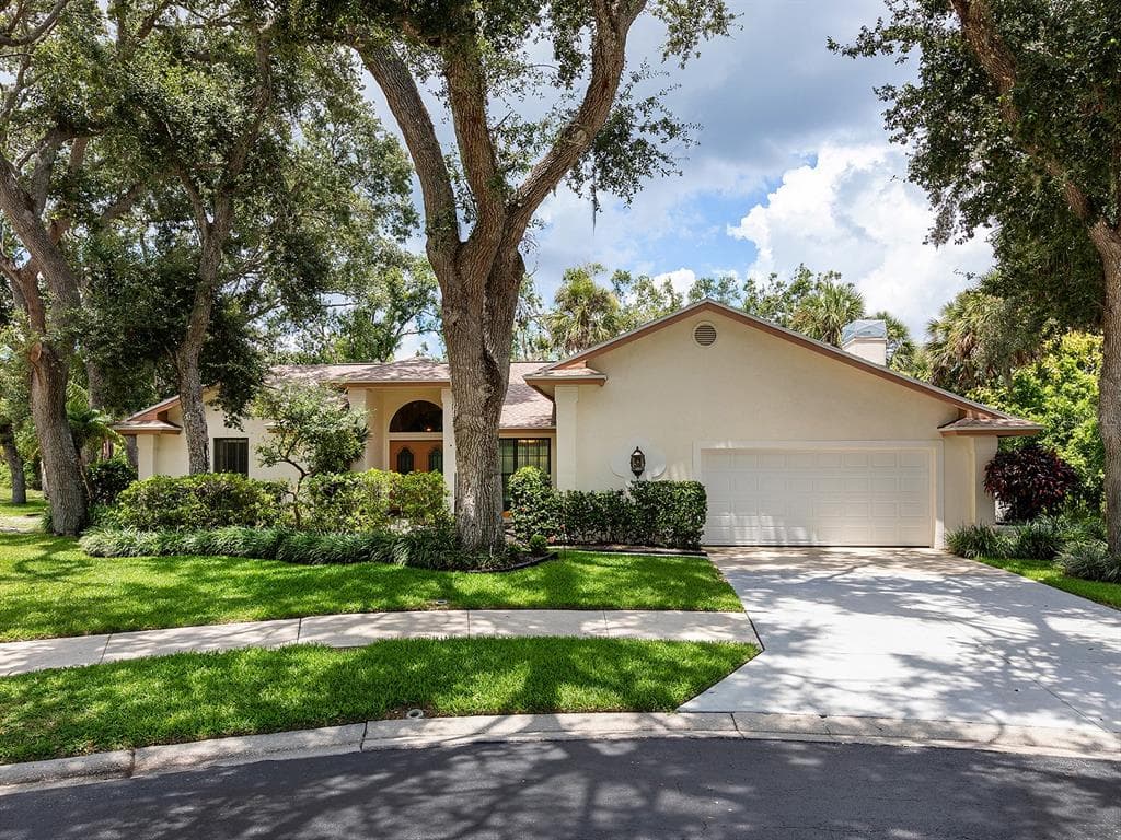 1622 OAK CIRCLE S SARASOTA, FL 34232