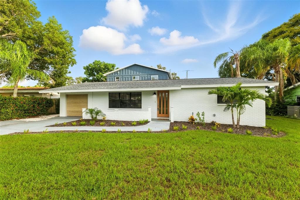 5321 13TH AVENUE DRIVE W BRADENTON, FL 34209