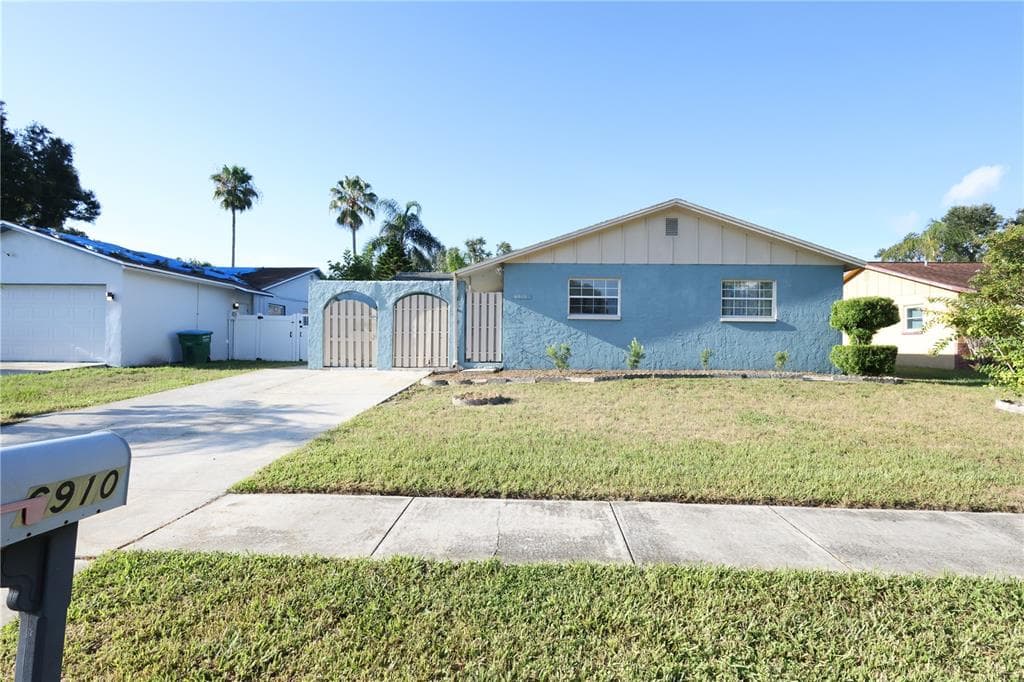 6910 DALKEITH AVENUE N ST PETERSBURG, FL 33709