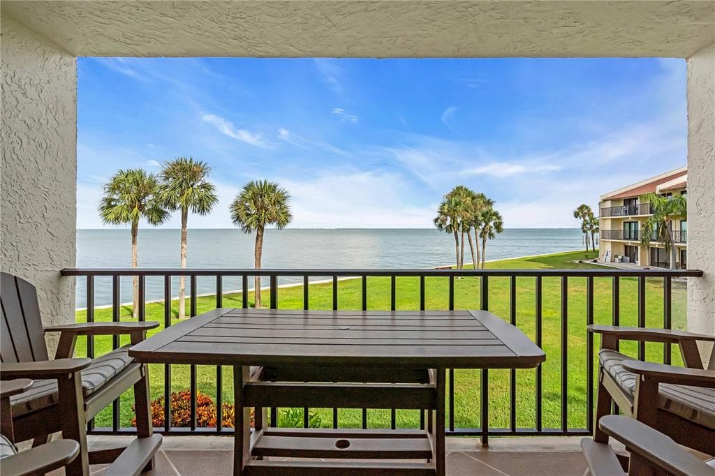 7520 SUNSHINE SKYWAY LANE S UNIT T25 ST PETERSBURG, FL 33711