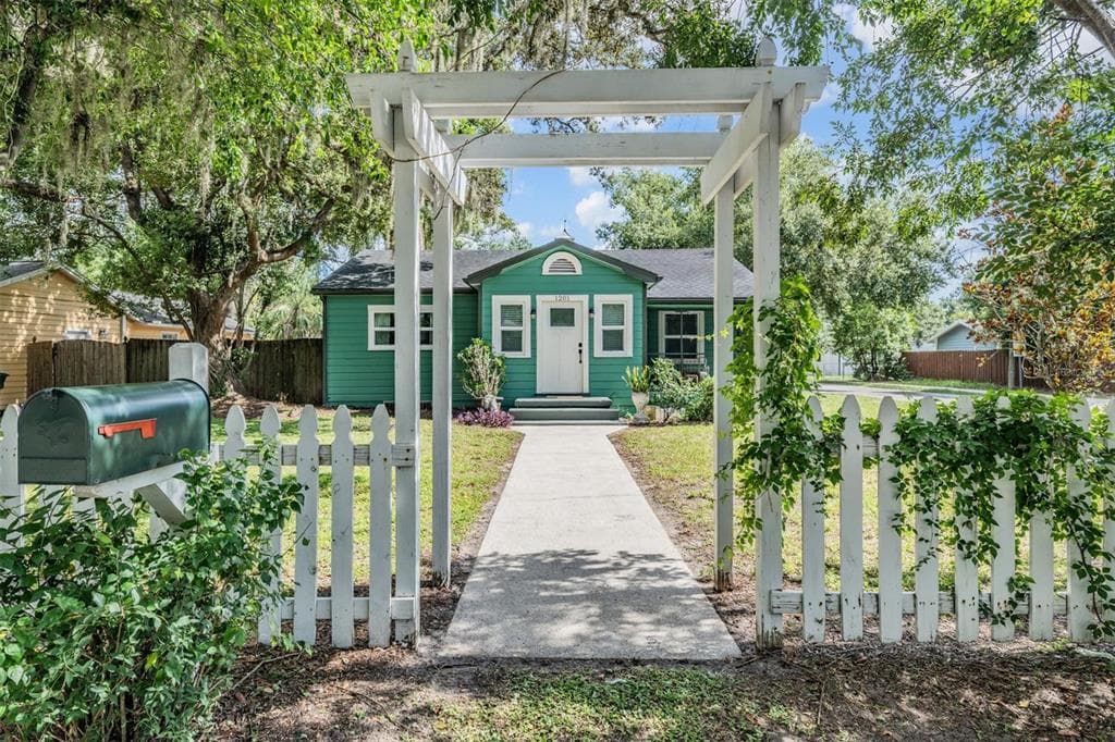 1201 E HANNA AVENUE TAMPA, FL 33604