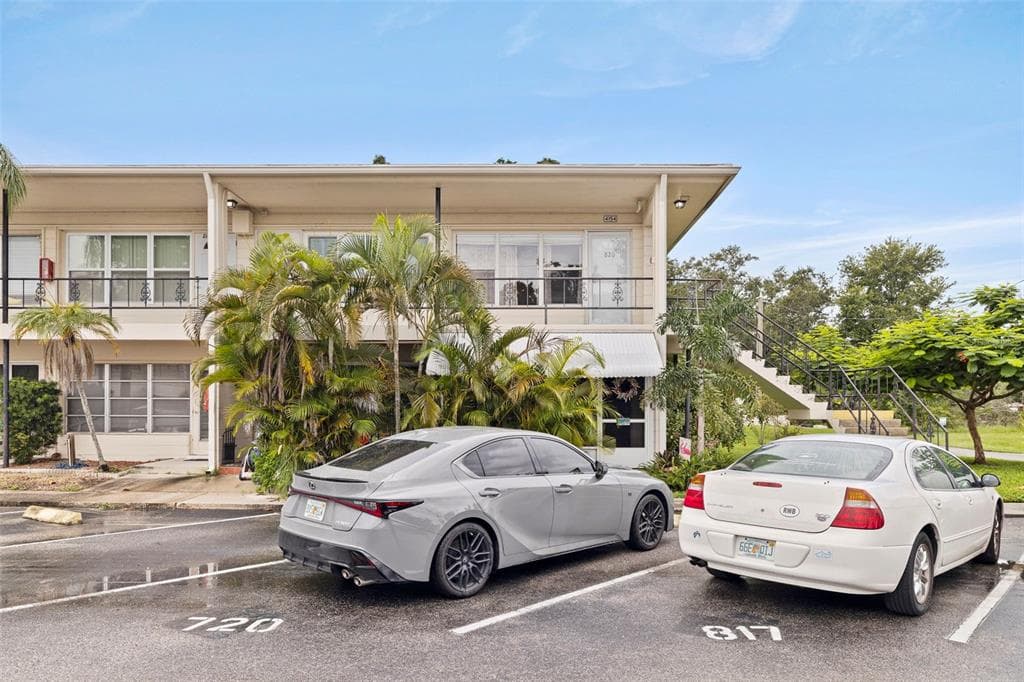 4154 56TH STREET N UNIT 820 ST PETERSBURG, FL 33709