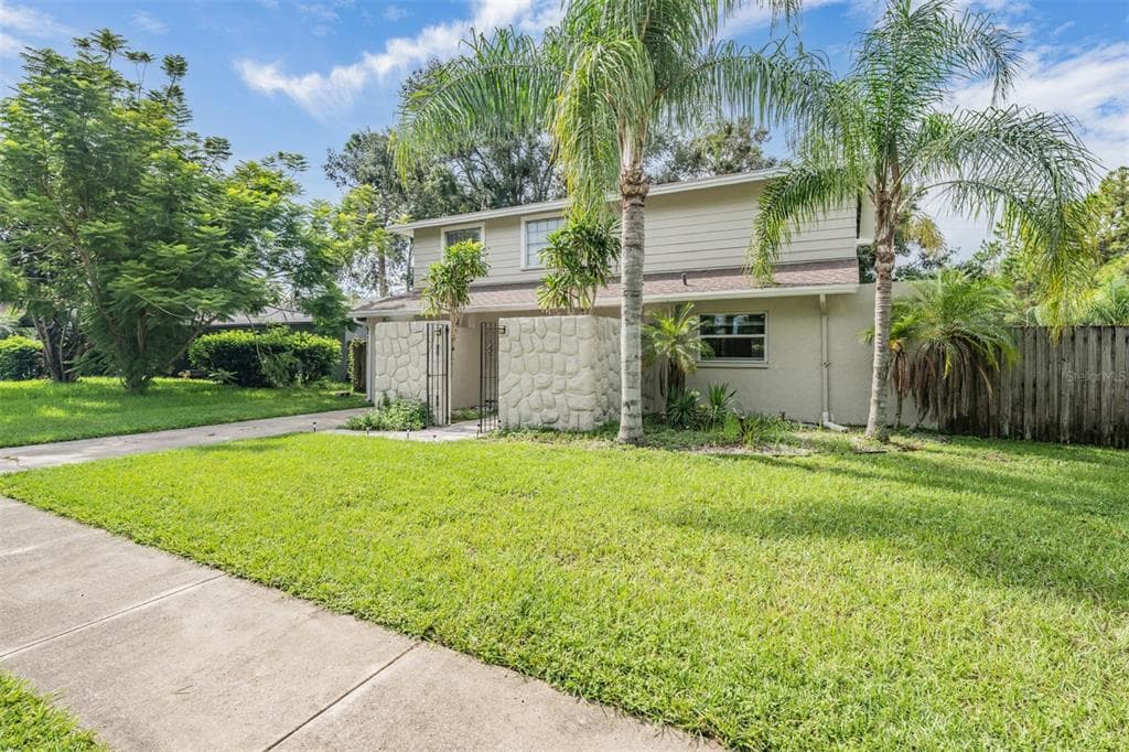 5218 HEADLAND HILLS AVENUE TAMPA, FL 33625