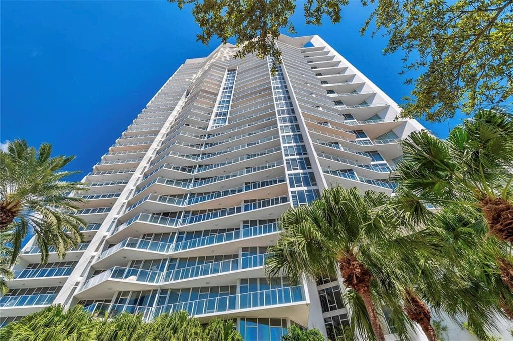 175 1ST STREET S UNIT 2804 ST PETERSBURG, FL 33701