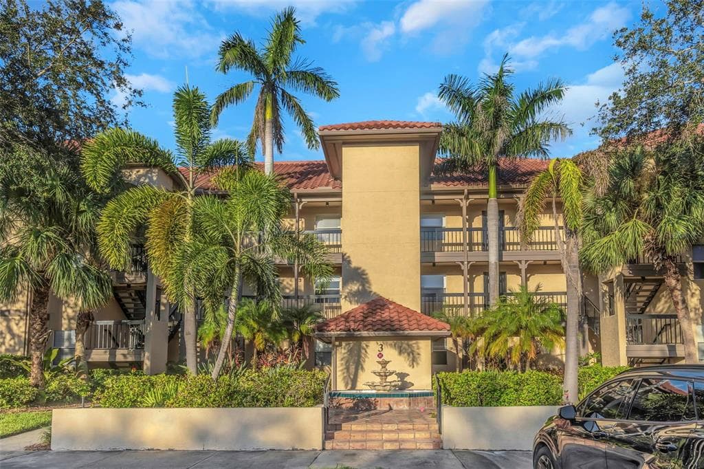 2400 FEATHER SOUND DRIVE UNIT 333 CLEARWATER, FL 33762