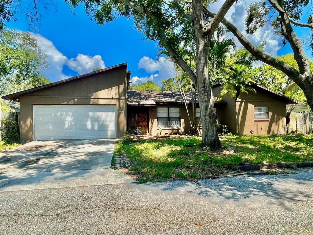 9849 WILSON AVENUE SEMINOLE, FL 33776