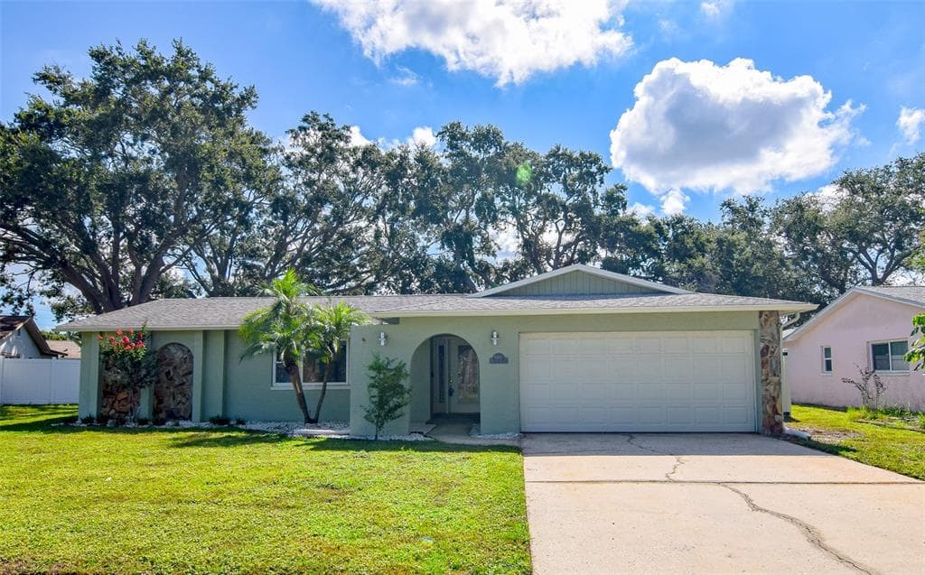 8483 MONARCH CIRCLE SEMINOLE, FL 33772