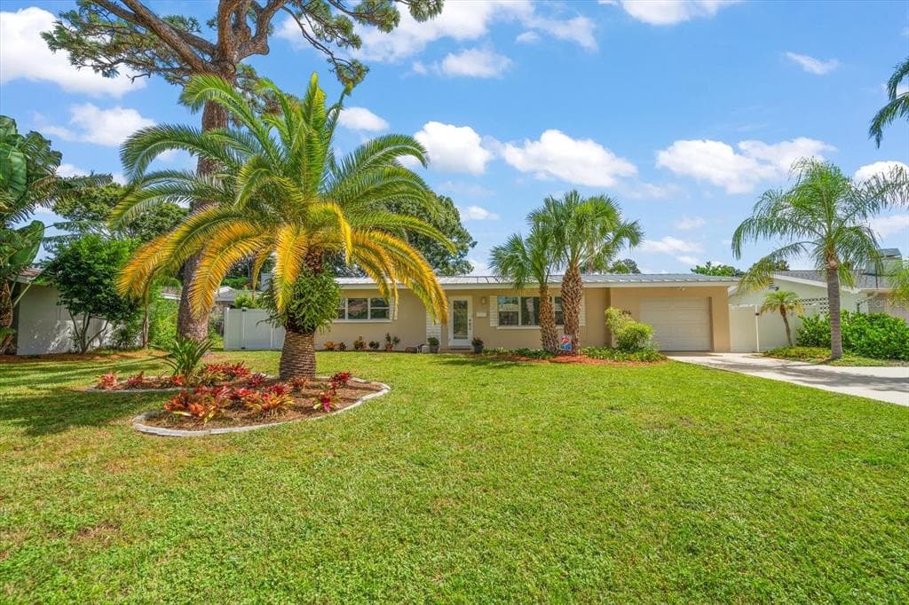 606 PALM AVENUE BELLEAIR, FL 33756