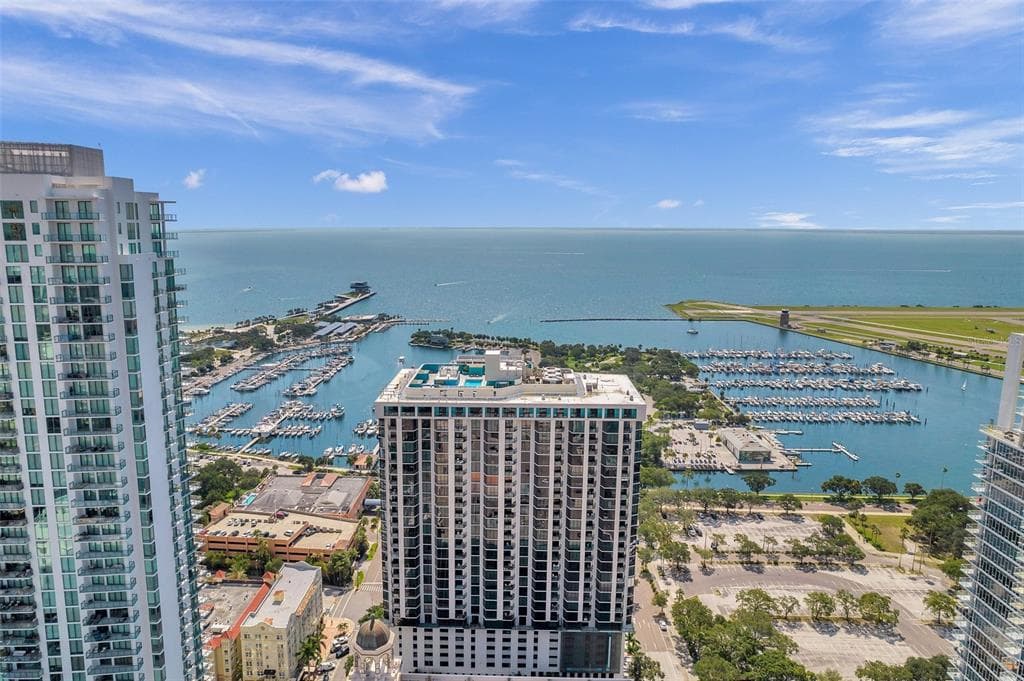 1 BEACH DRIVE SE UNIT 2203 ST PETERSBURG, FL 33701