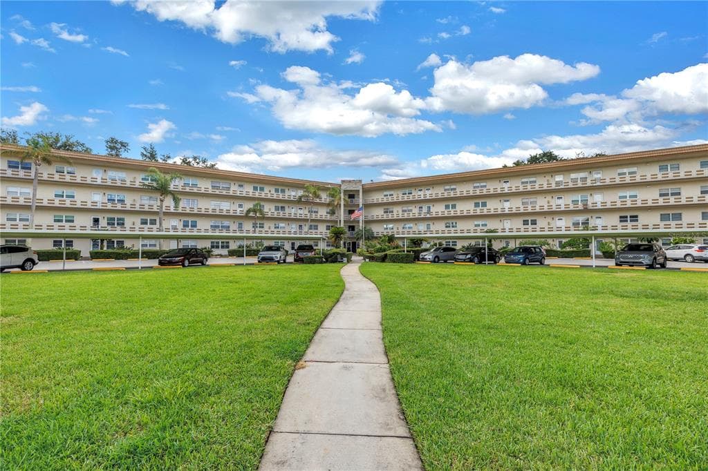 5725 80TH ST N UNIT 106 ST PETERSBURG, FL 33709
