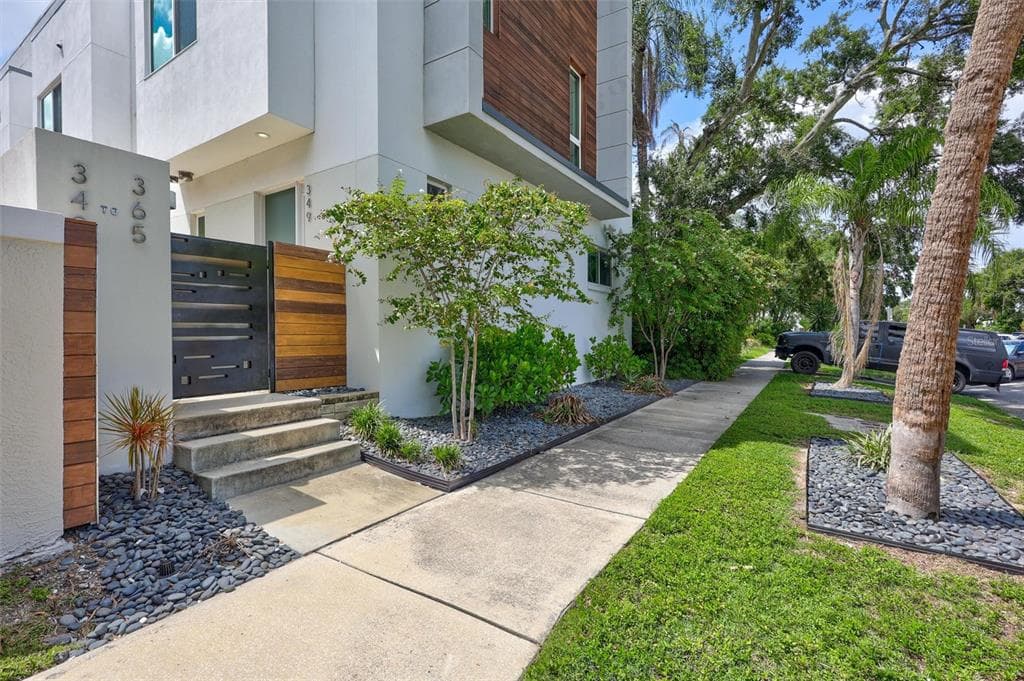349 7TH STREET S ST PETERSBURG, FL 33701