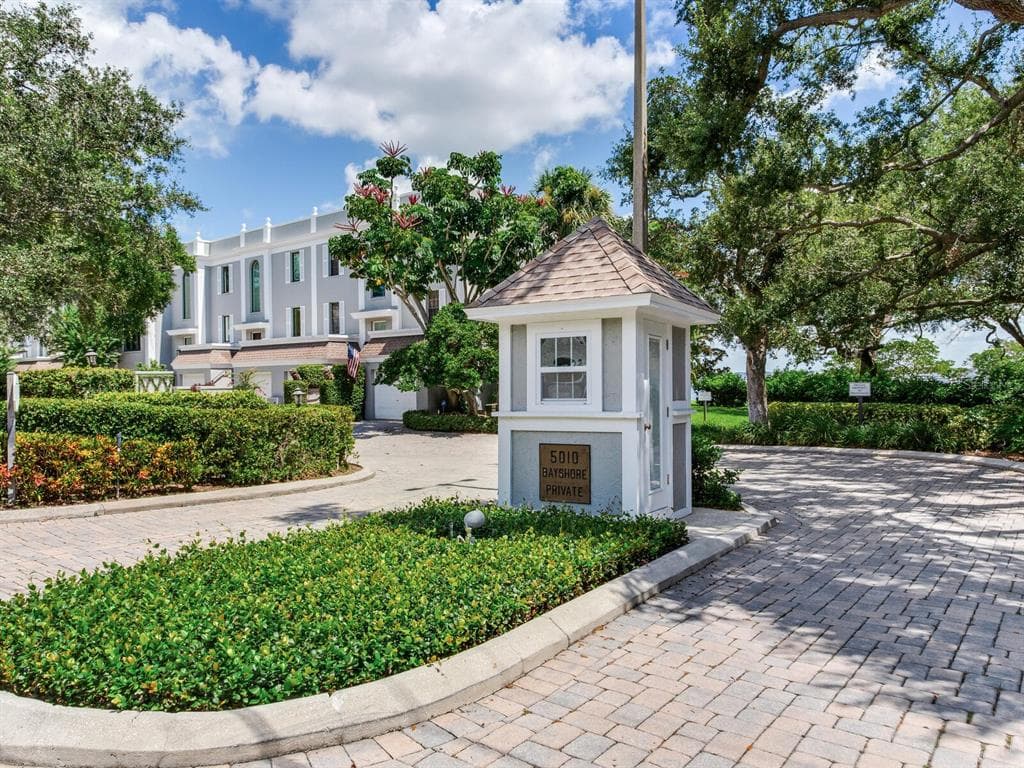 5010 BAYSHORE BOULEVARD UNIT 7 TAMPA, FL 33611