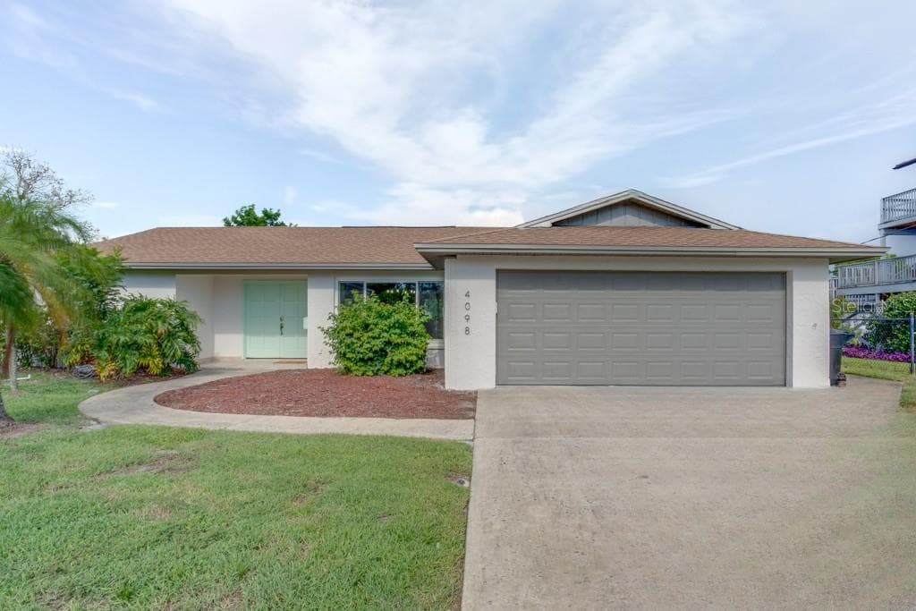 4098 BEACH DRIVE SE ST PETERSBURG, FL 33705
