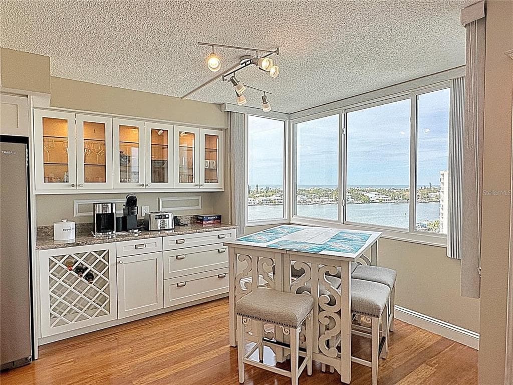660 ISLAND WAY UNIT 904 CLEARWATER BEACH, FL 33767
