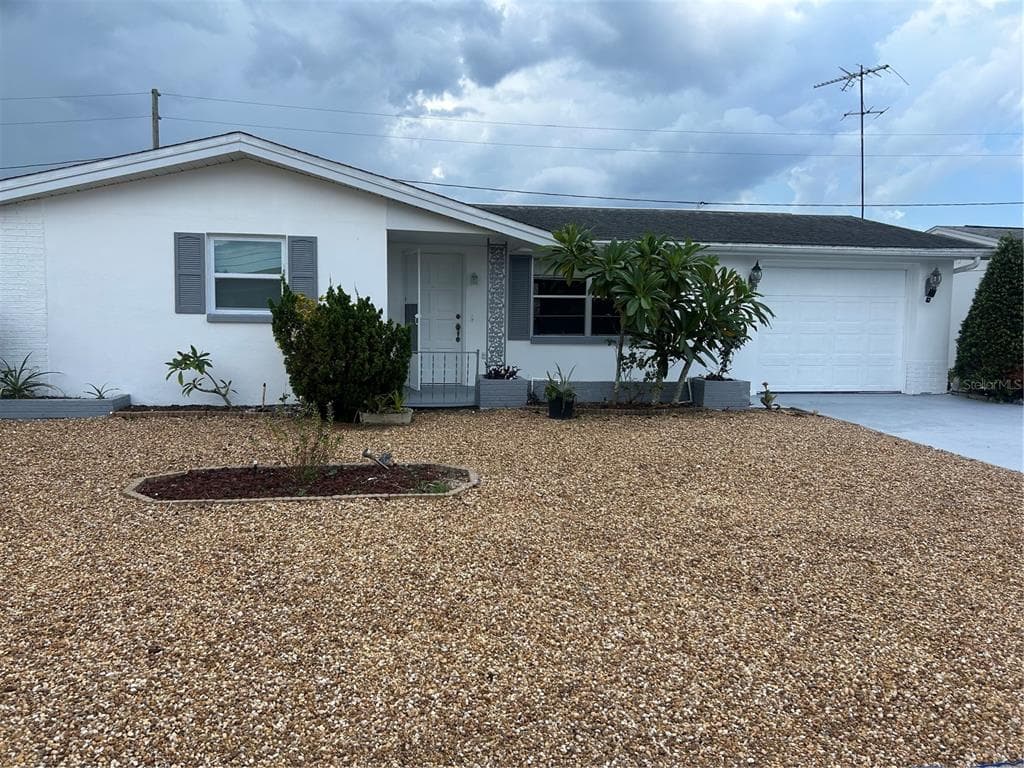 5724 MOSAIC DRIVE HOLIDAY, FL 34690