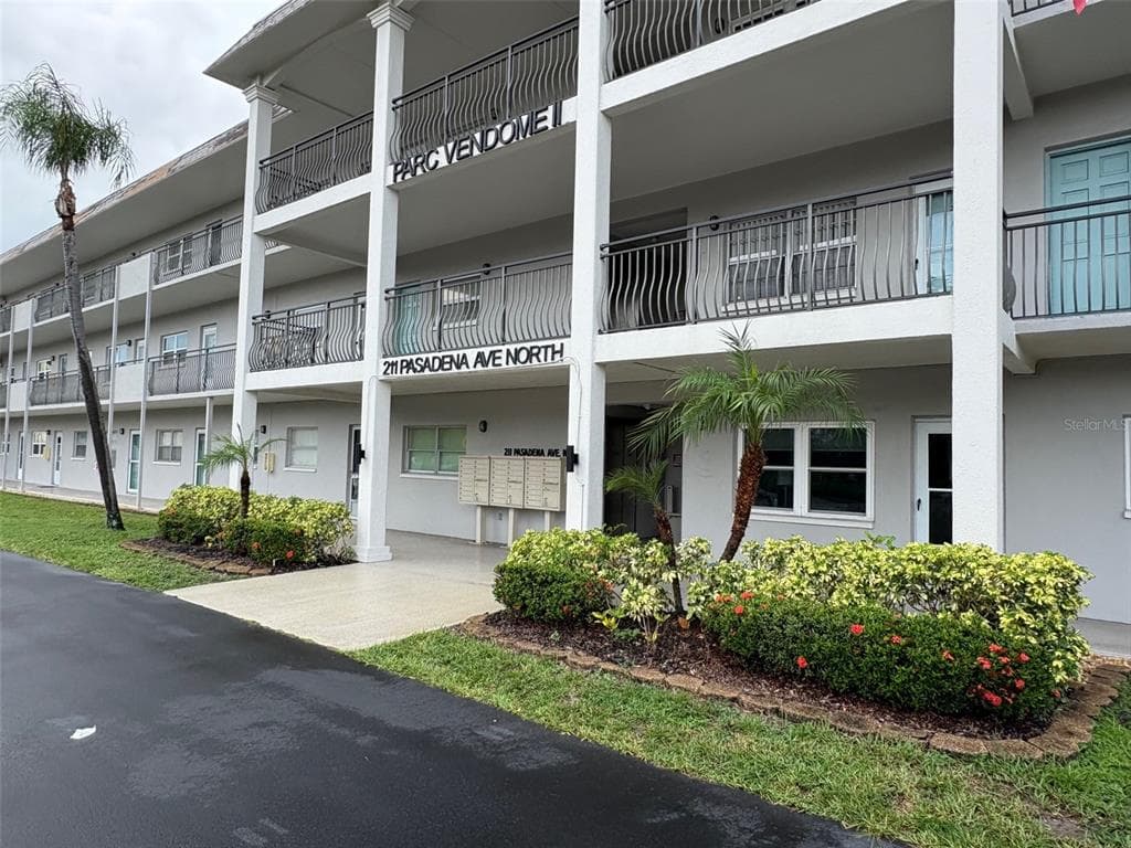 211 PASADENA AVENUE N UNIT 102 ST PETERSBURG, FL 33710