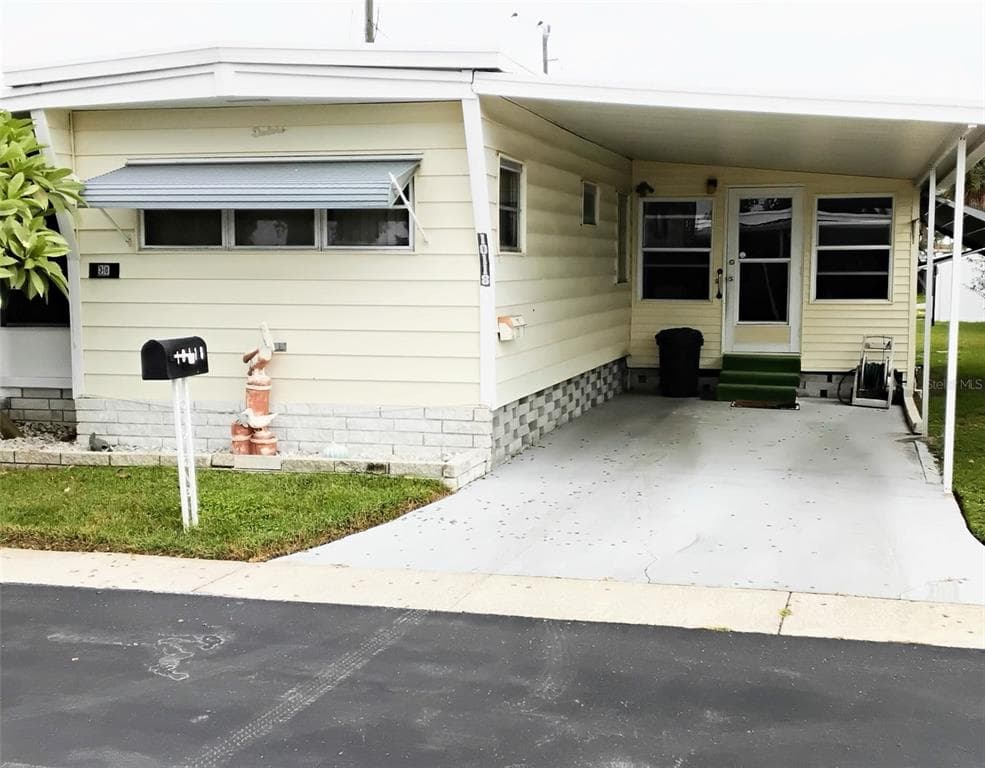 10118 N LAKE DRIVE UNIT 30 LARGO, FL 33773