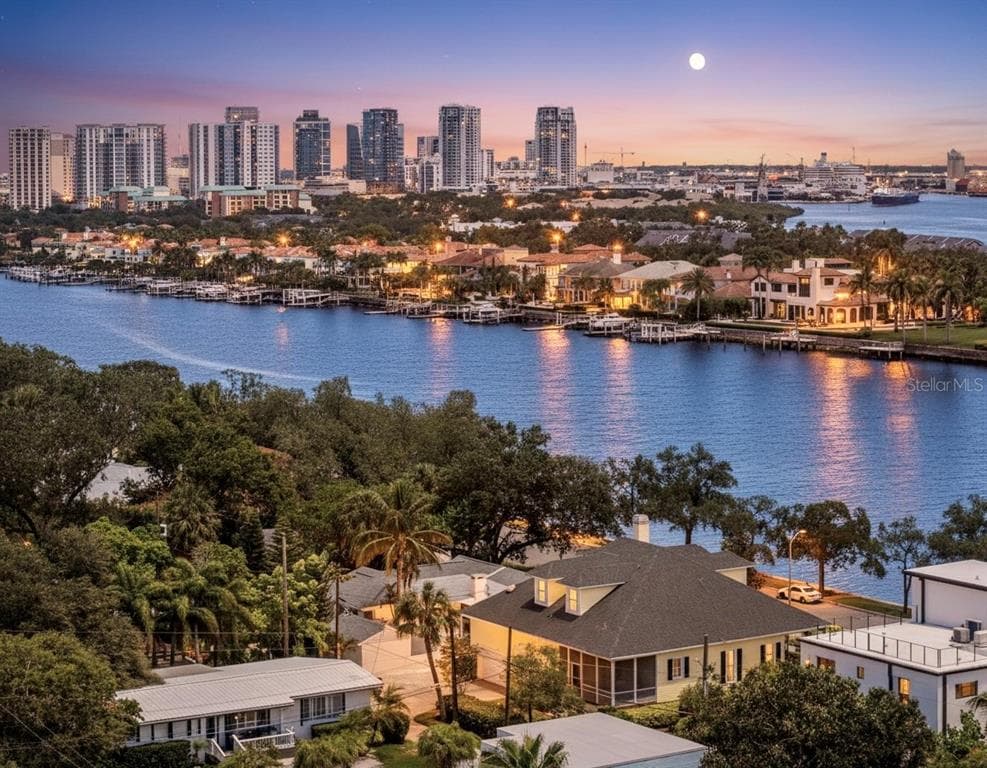 436 CHANNEL DRIVE TAMPA, FL 33606