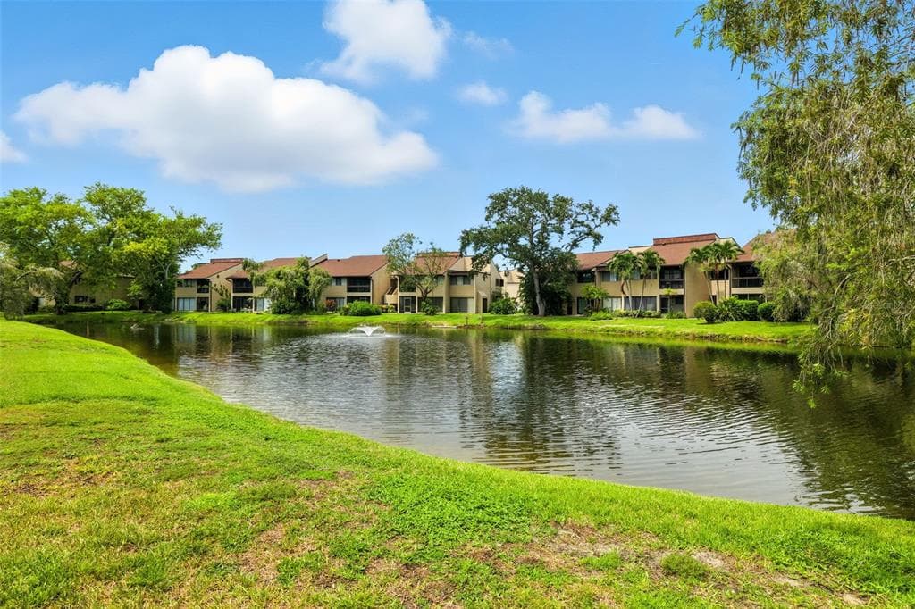 825 S VILLAGE DRIVE N UNIT 201 ST PETERSBURG, FL 33716