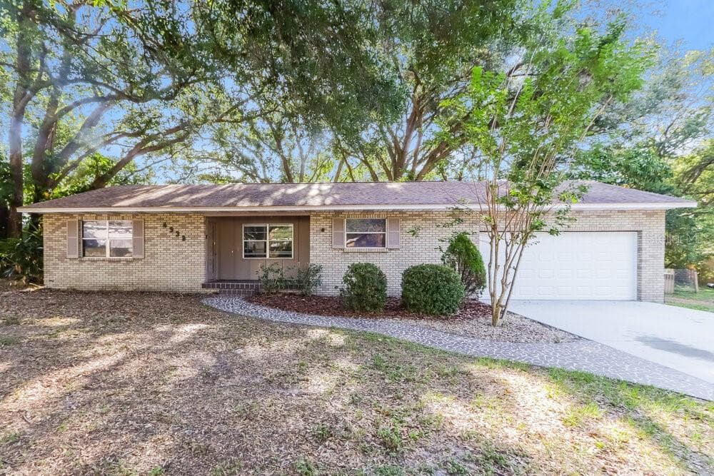 4938 HIDDEN HILLS DRIVE LAKELAND, FL 33812