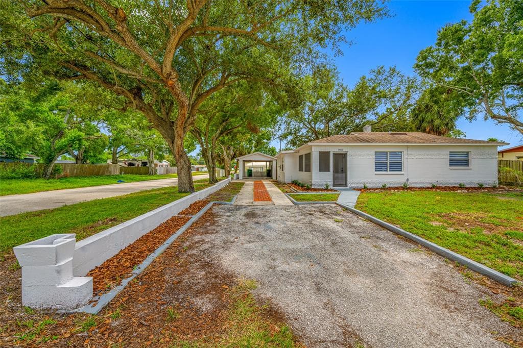 3602 W ROGERS AVENUE TAMPA, FL 33611