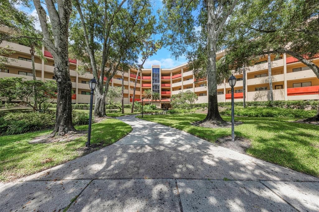 3076 EASTLAND BOULEVARD UNIT 111 CLEARWATER, FL 33761