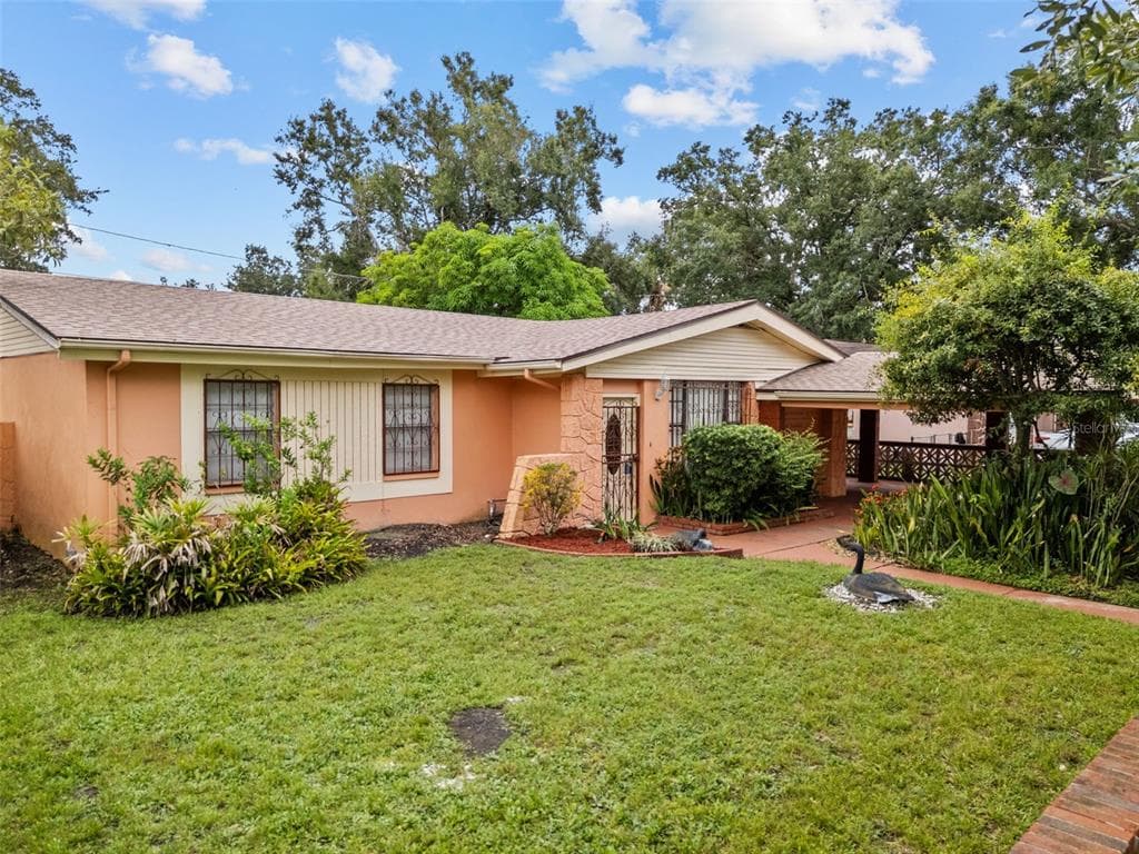 3220 LANCASTER LANE TAMPA, FL 33619