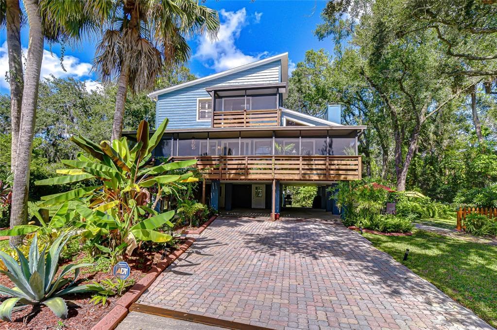 8614 HIBISCUS DRIVE TAMPA, FL 33637