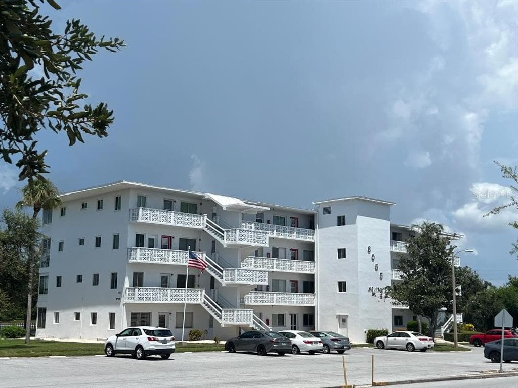 8055 112TH STREET UNIT 104 SEMINOLE, FL 33772