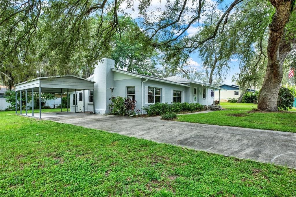 9618 N HARTTS DRIVE TAMPA, FL 33617